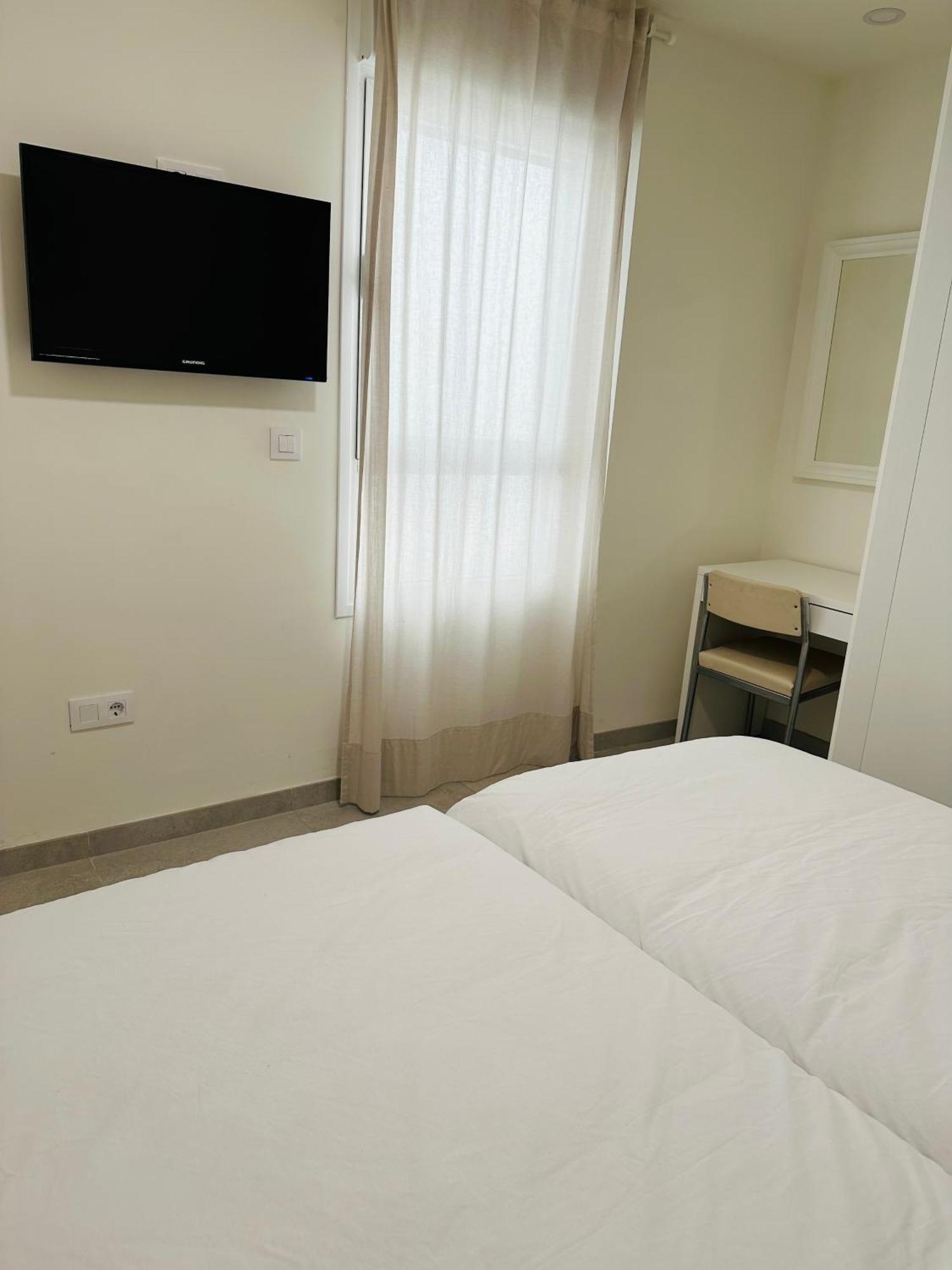 Apartamentos Turisticos Victoria Almunecar Luaran gambar